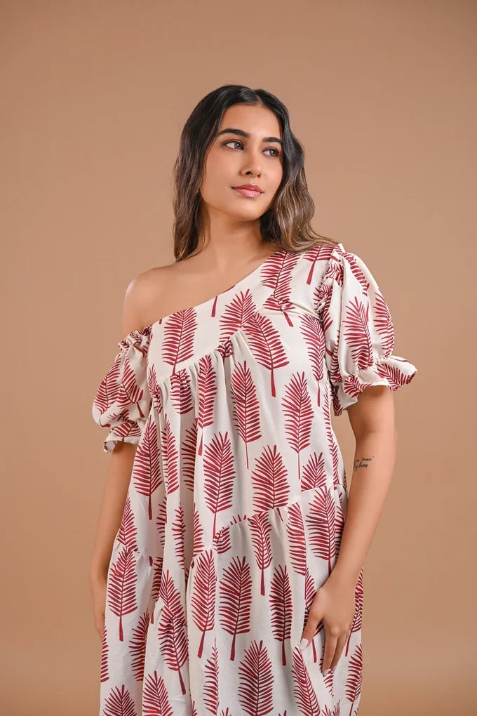 Off-Shoulder Tiered Printed Midi Dress – 107.3