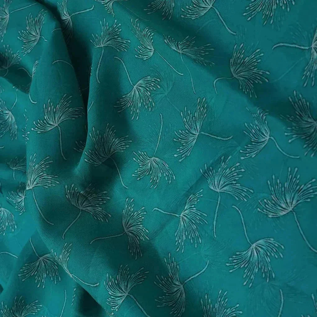 White Floating Flower Digital Printed Fabric - Pure Georgette – pg 0 ma0139 110 white floating flower digital printed fabric pure georgette 3